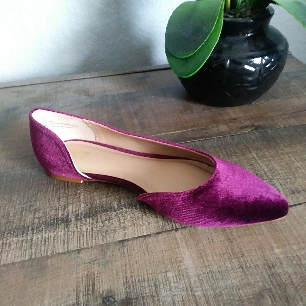 Mossimo Burgundy Velvet Flats - Picture 5 of 8